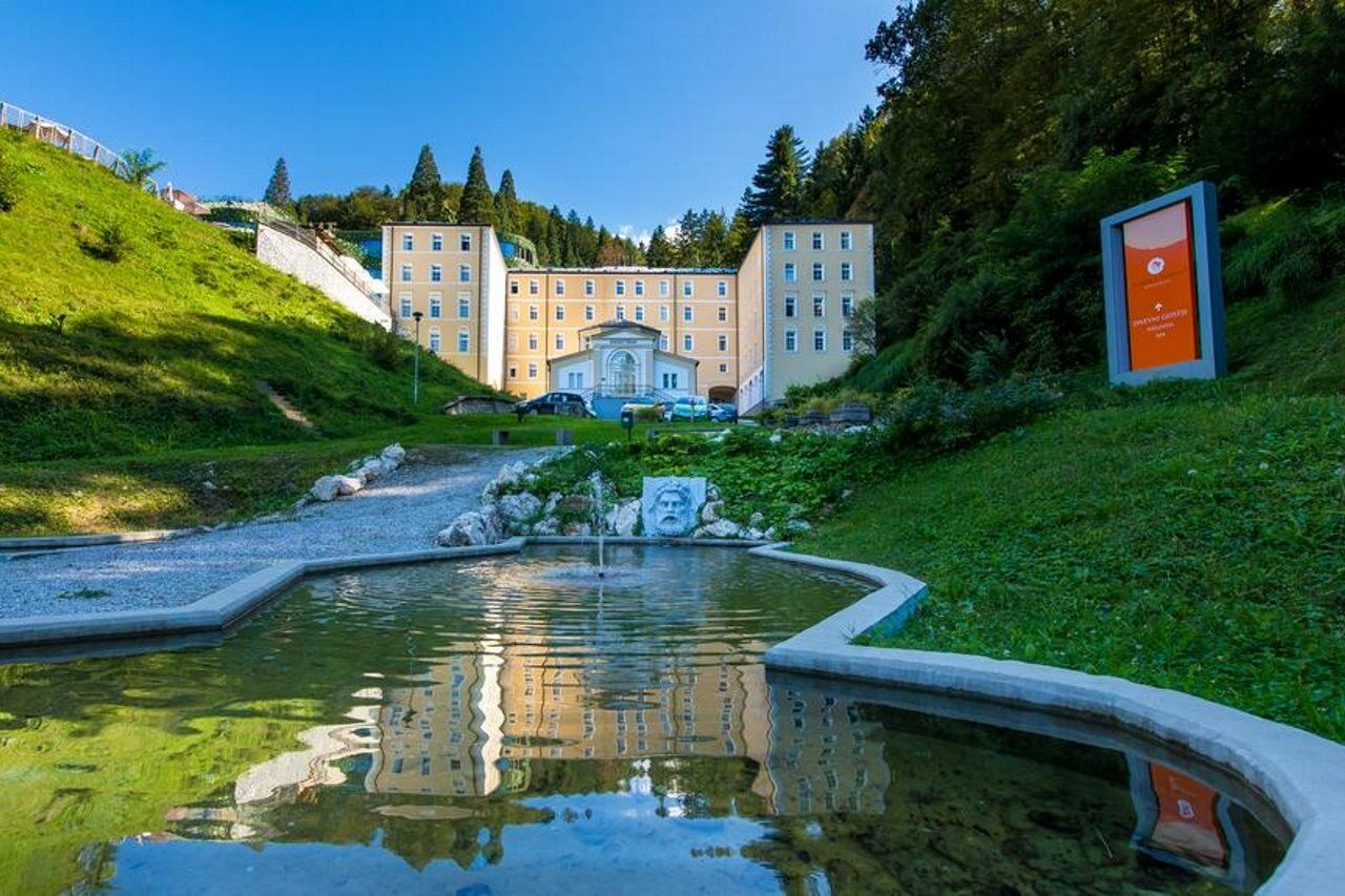 Rimske Terme - Hotel Zdraviliski Dvor Rimske Toplice Exterior photo